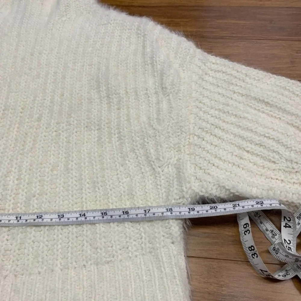 Express Fuzzy Knit Mock Neck Cropped Sweater Womens XS IvoryPullover Cozy Winter